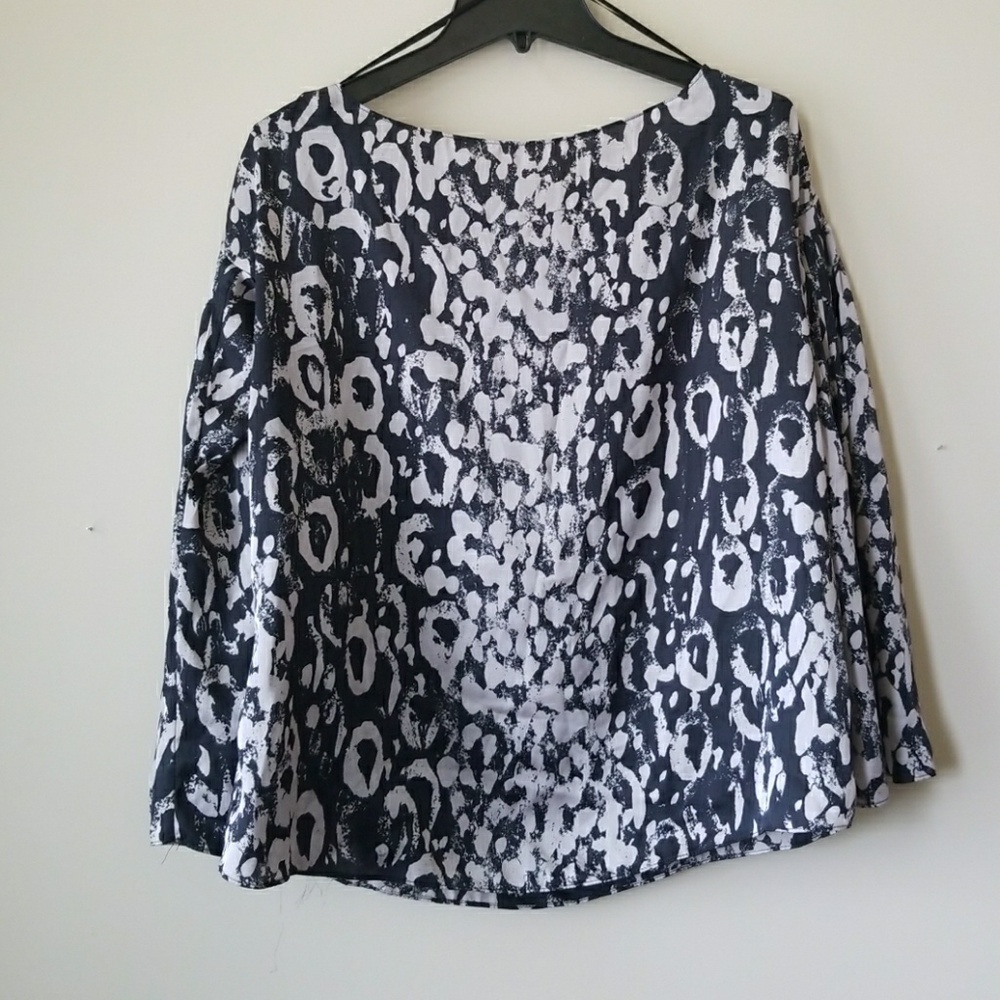 Jennifer Lopez Flare sleeve blouse